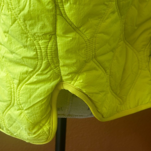 Blank NYC “Break The Trail” Yellow Quilted Pullover Size Small New Without Tags! - Picture 9 of 13